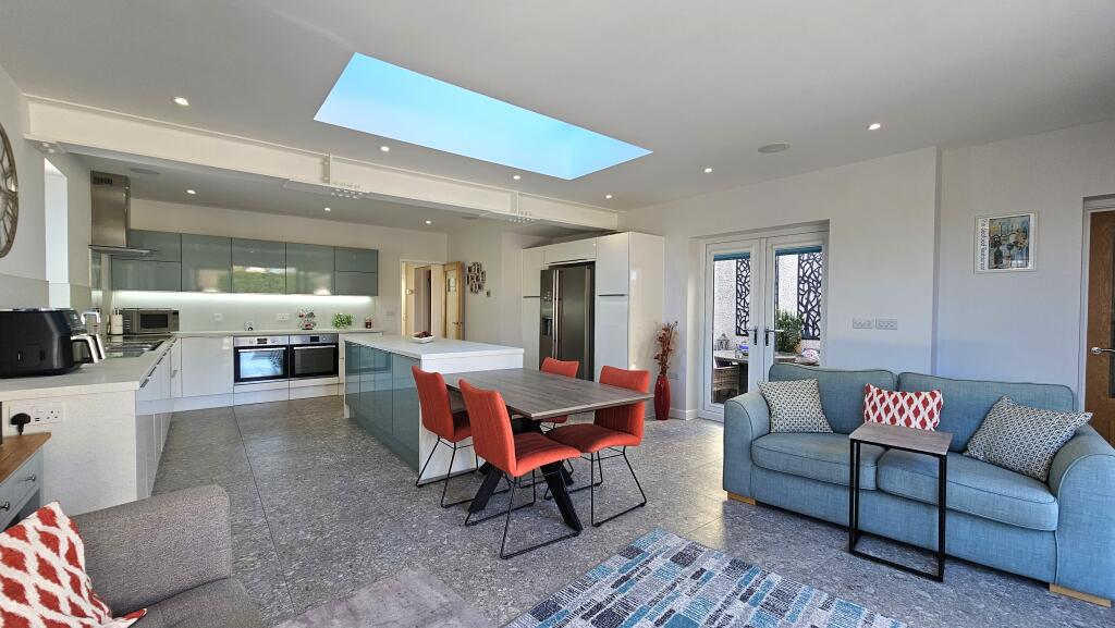 Kitchen / dining room / living area