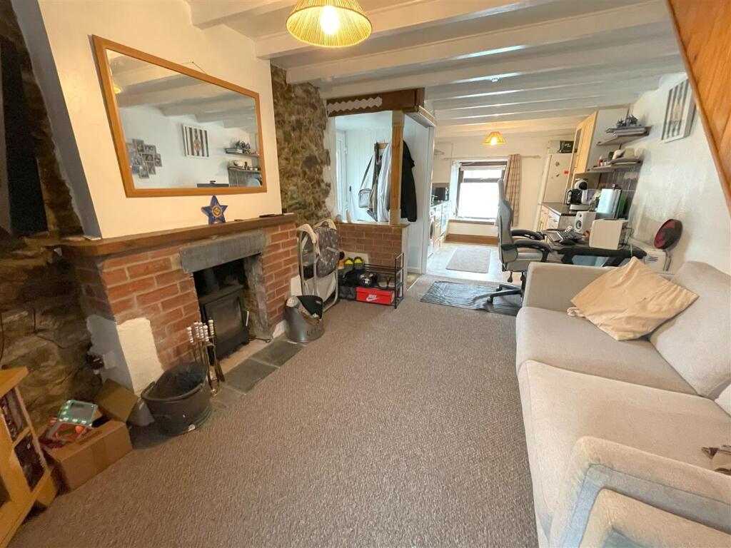sitting room 4.jpg