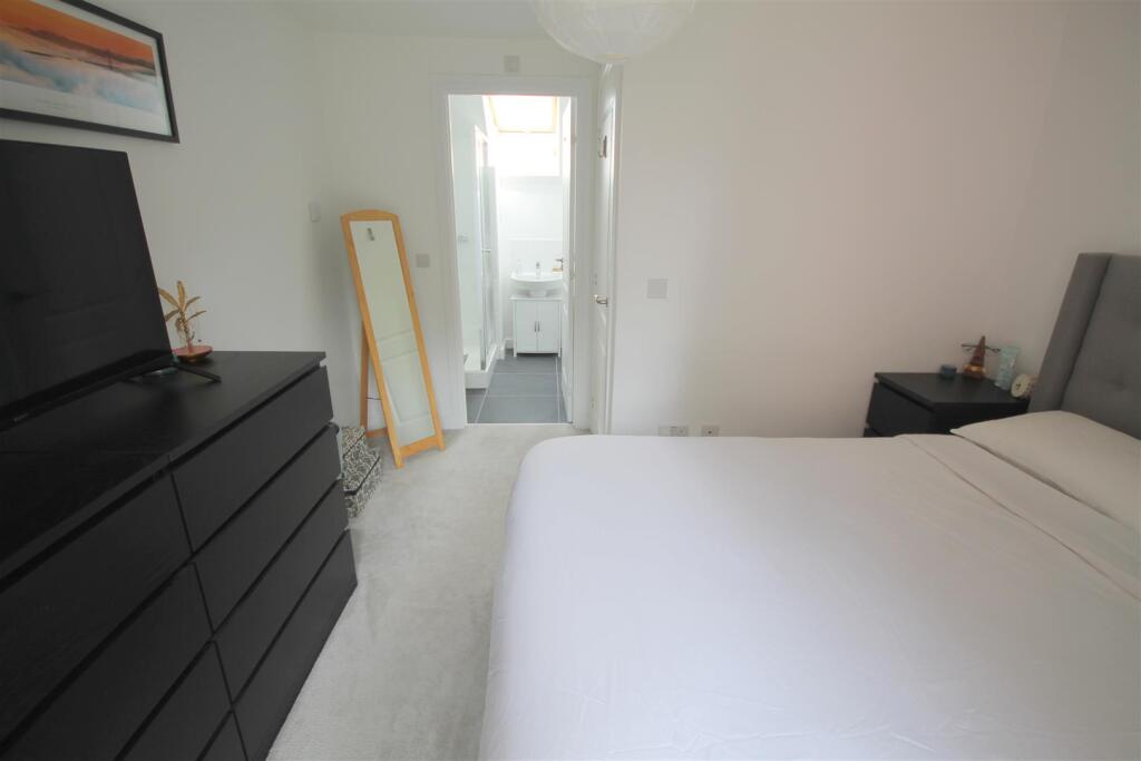 JW Bedroom 1ii.JPG