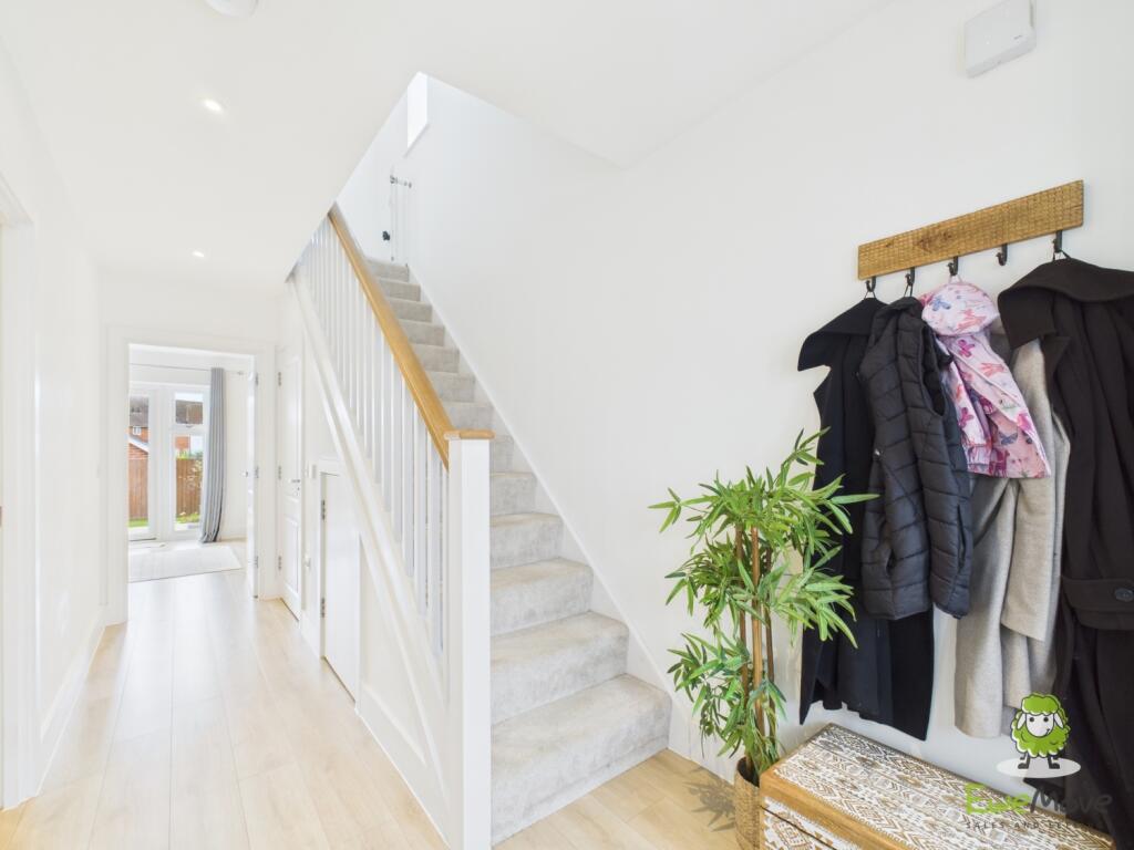 EweMove Estate Agents Basingstoke - Appian Way 