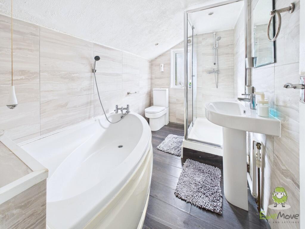 CAM01543G0-PR0157-STILL030