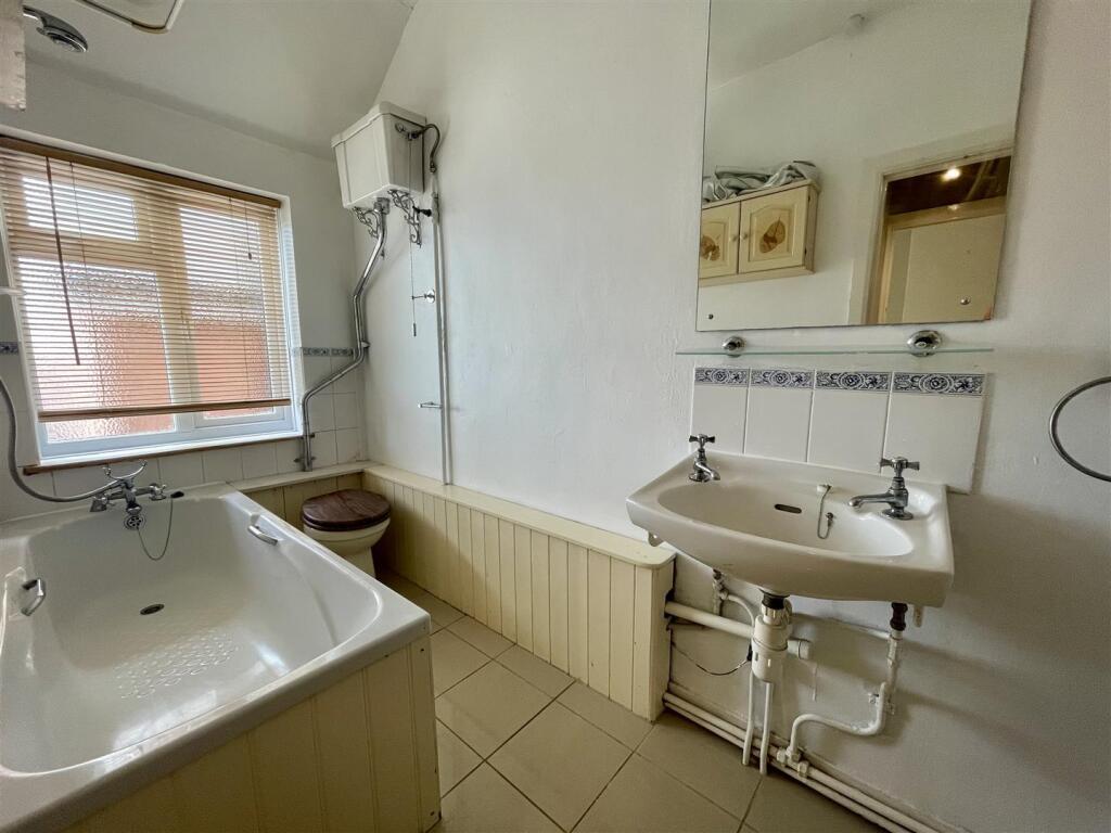 Bathroom.jpg