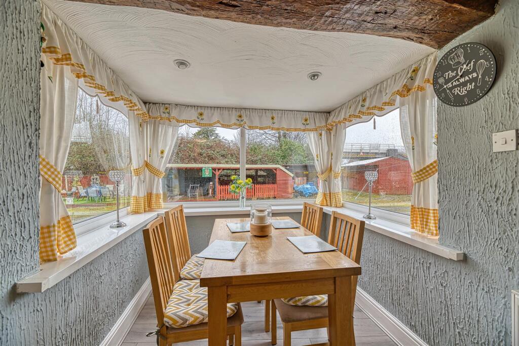Kitchen/Breakfast Area