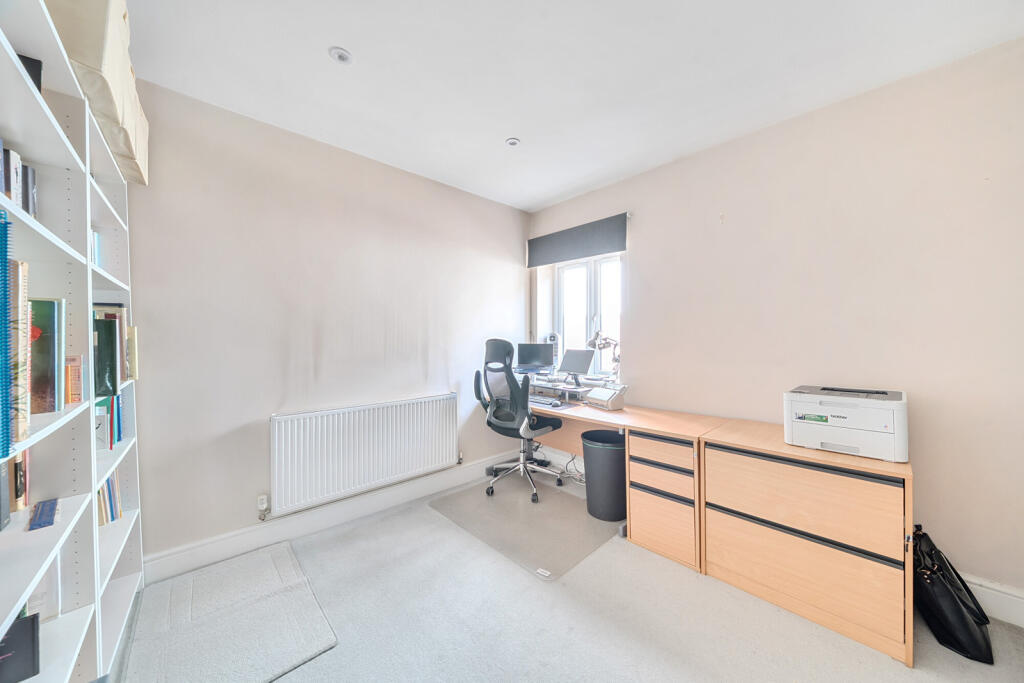 1315775-4-685e463...