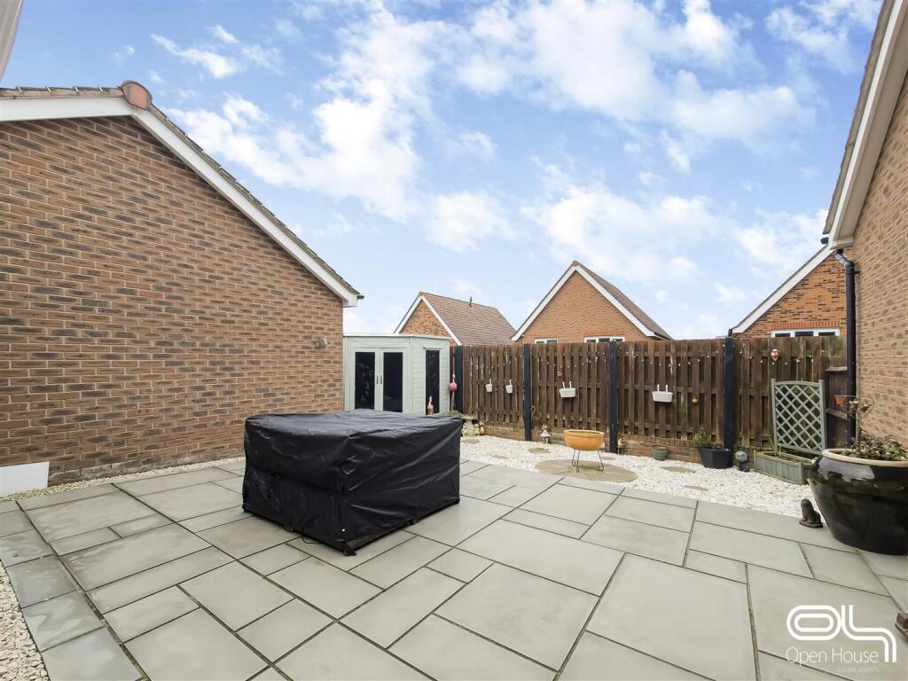 Henley Grove, Church Gresley (1).jpg