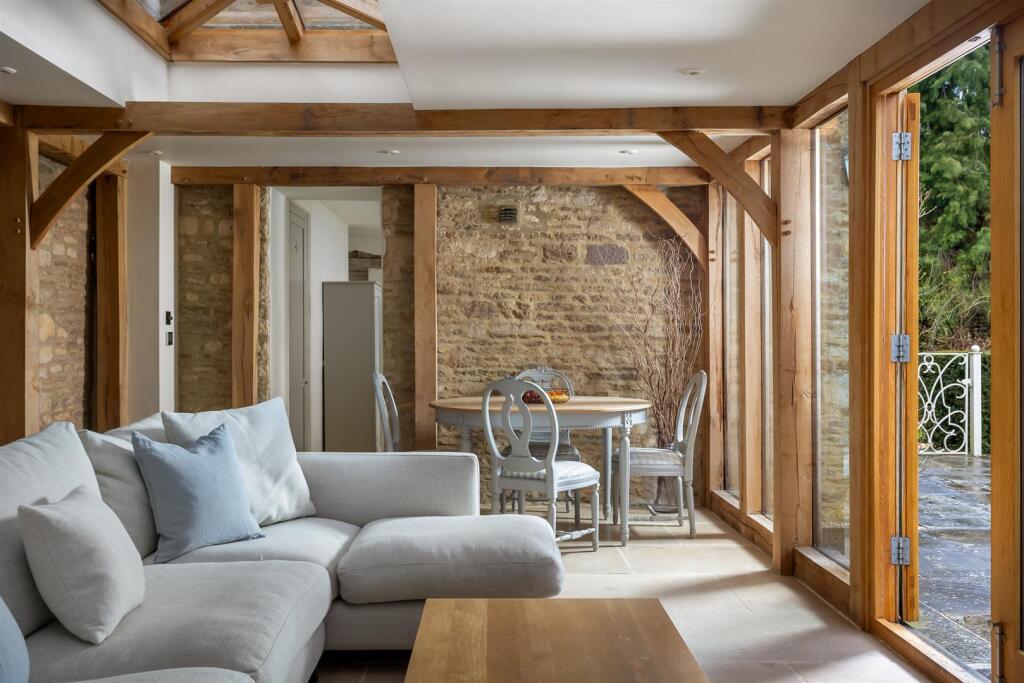 39 - Malt Cottage - GL7 5RY - Web.jpg