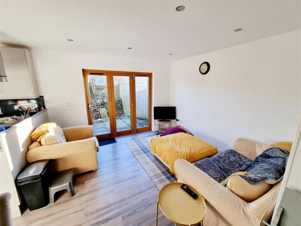 Sitting Area 1.jpg