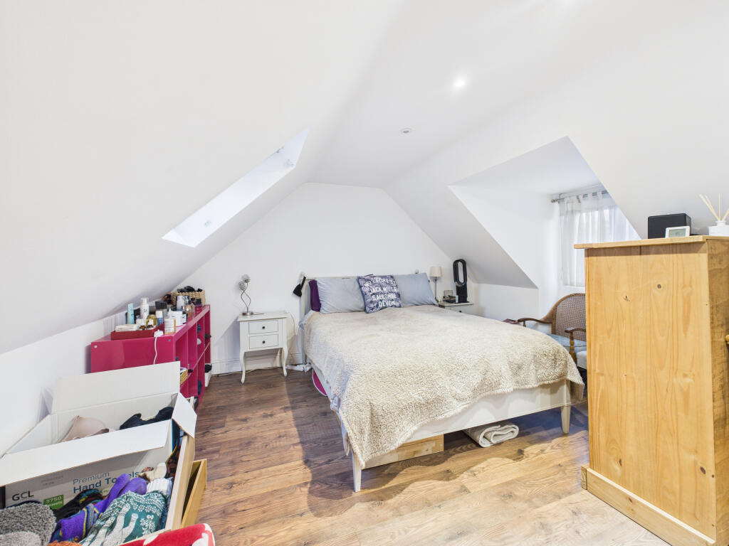 CAM02909G0-PR0507-STILL004