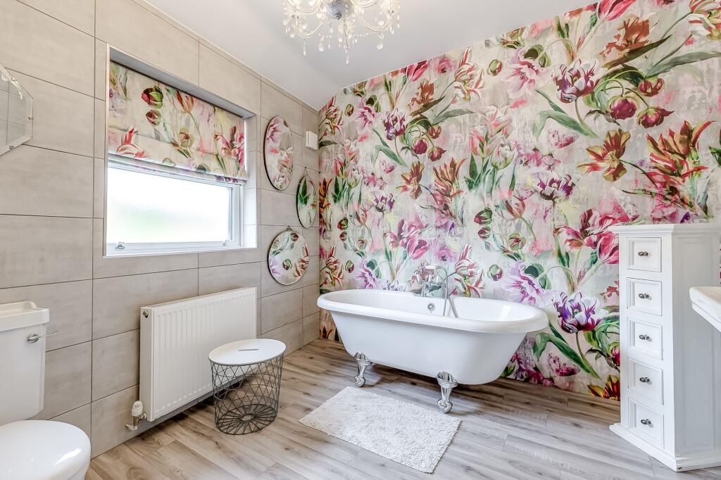 1st Floor Bathroom