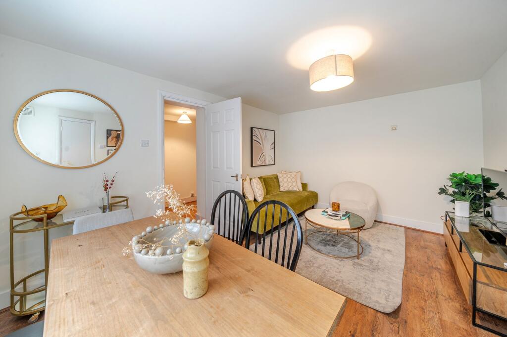 Living room / dining room