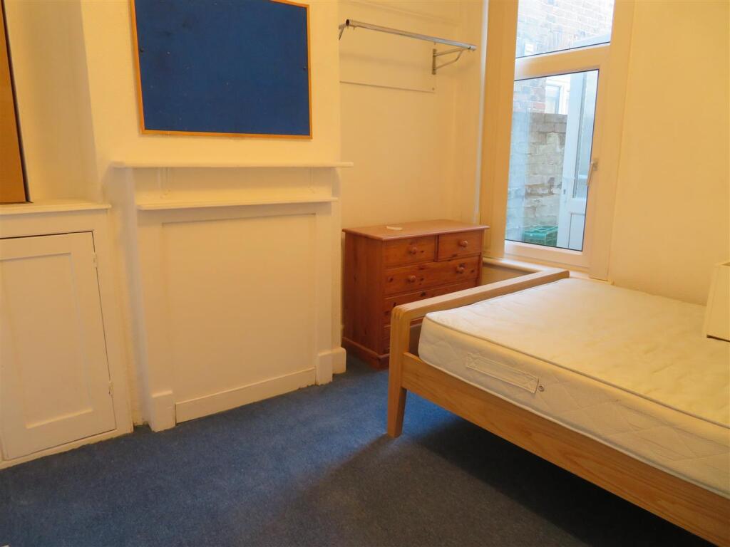 14 Wheatstone Bed1.JPG