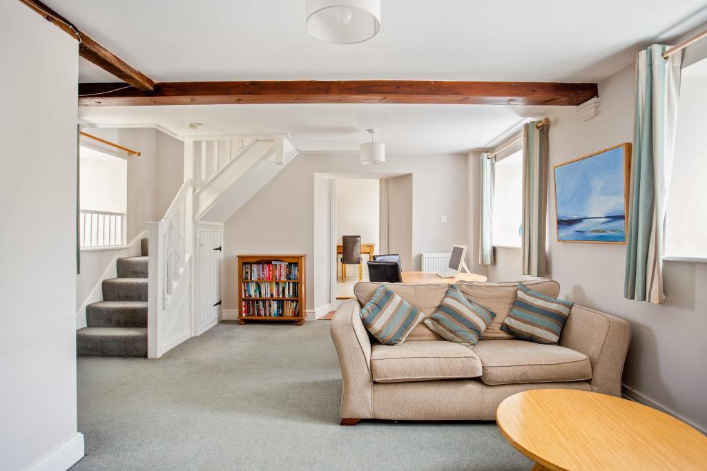 Stonehouse 303286 11 ENH.jpg