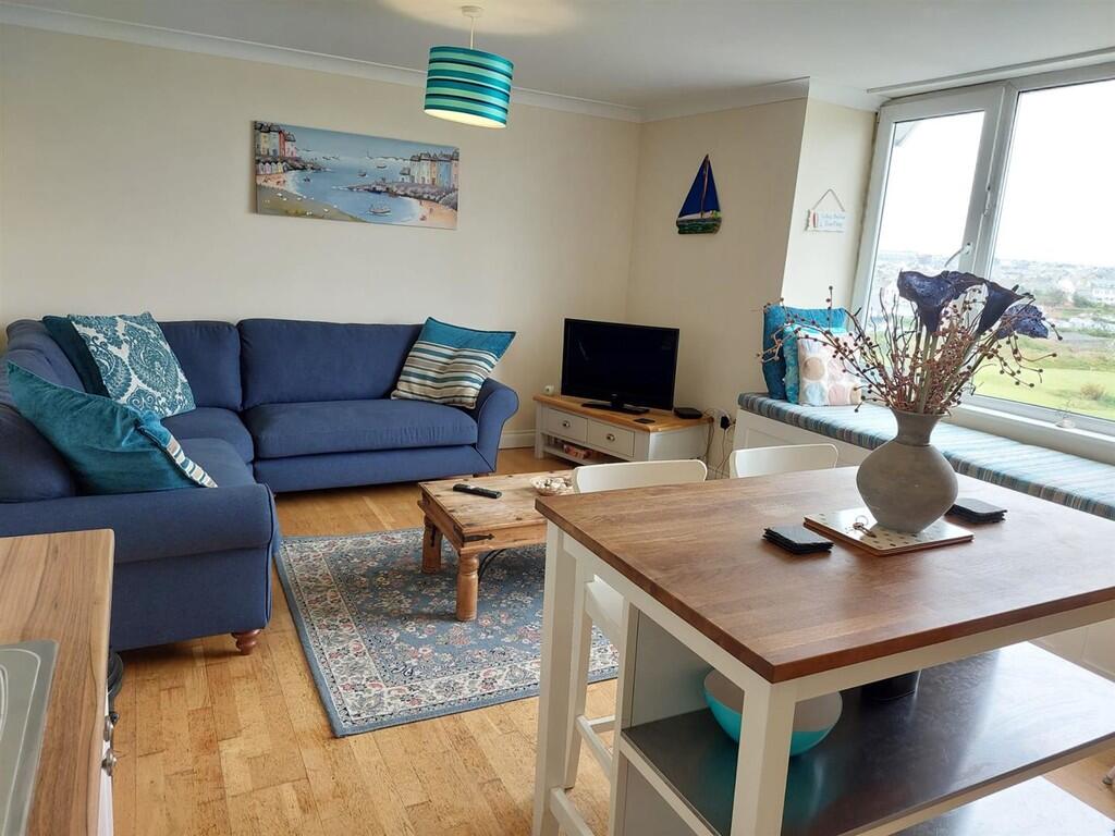 4 fistral lounge ...