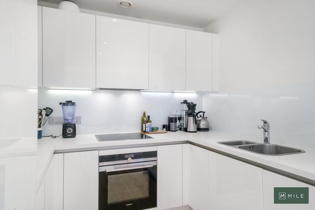 Apartment 26, Nau...