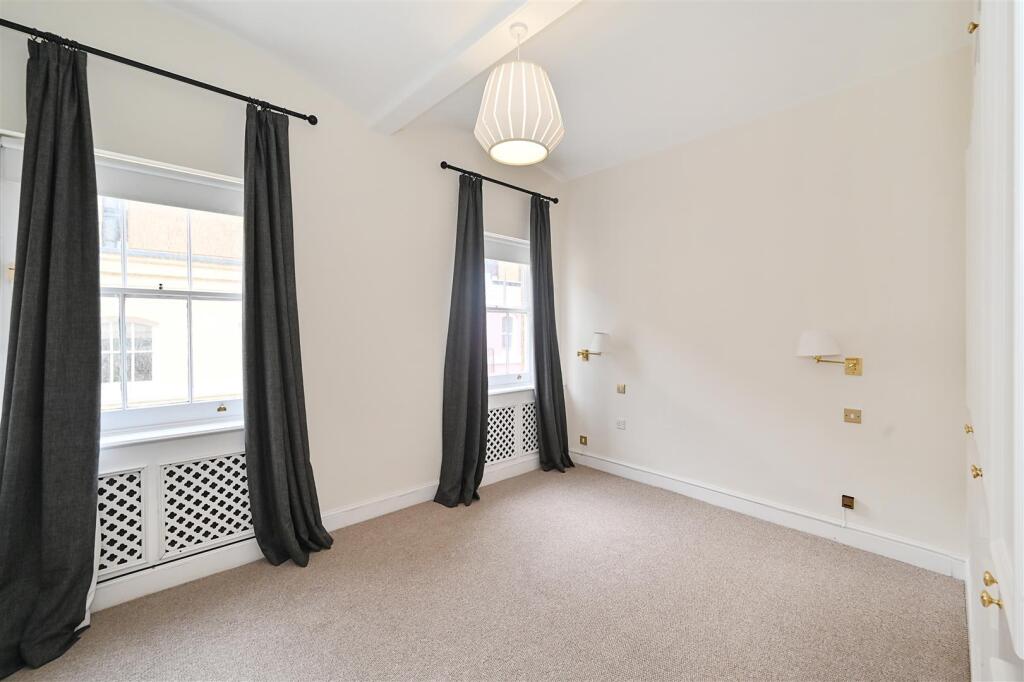 14-Ennismore-Gardens-Mews (10).JPG