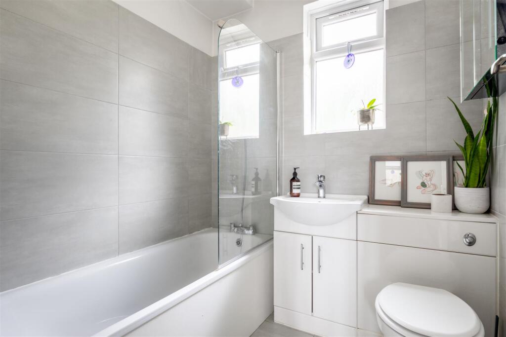 12a Algar Close-16.jpg