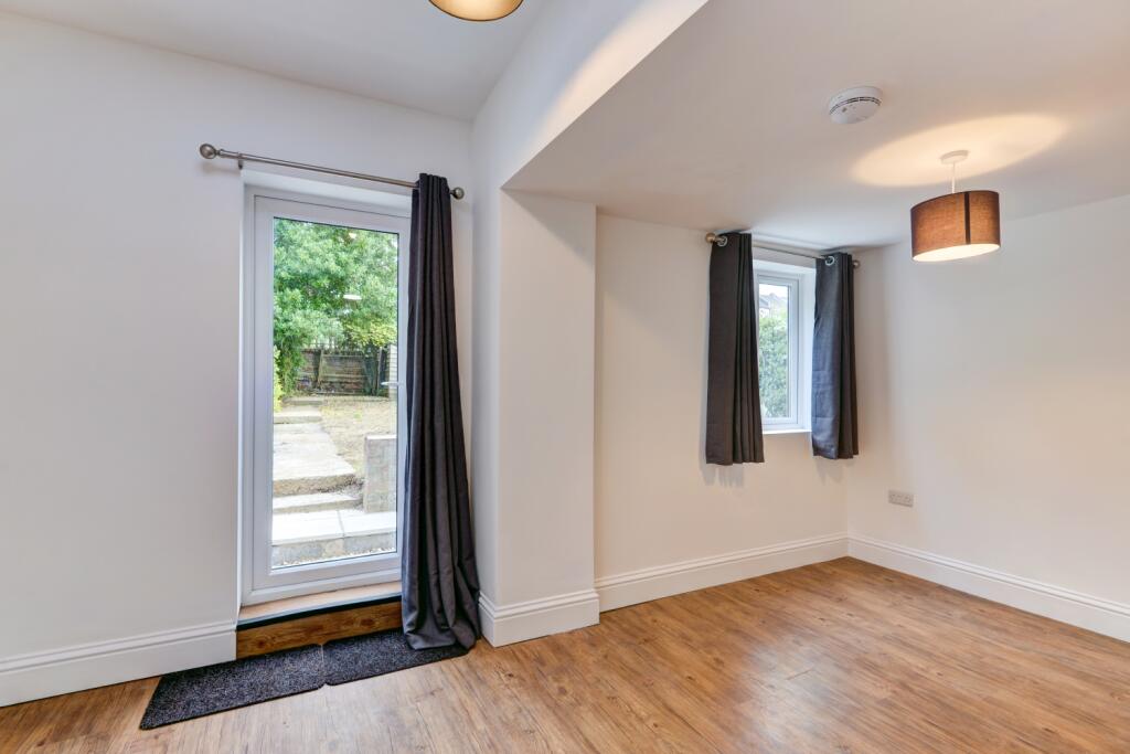 28 Gordon Road lounge 