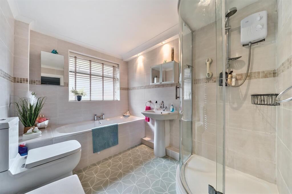 38 Bath Lane, Moira