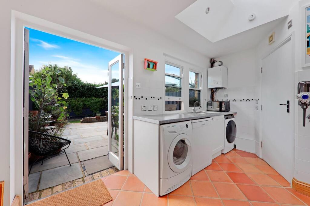 06-2374JHPropWorld - 14 Elvino Road - 16-medium.jp