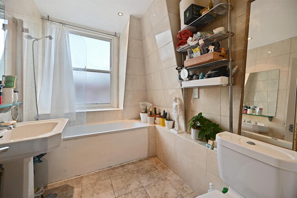RCLR- flat c, 7 langland gardens- bathroom 3 (1).j