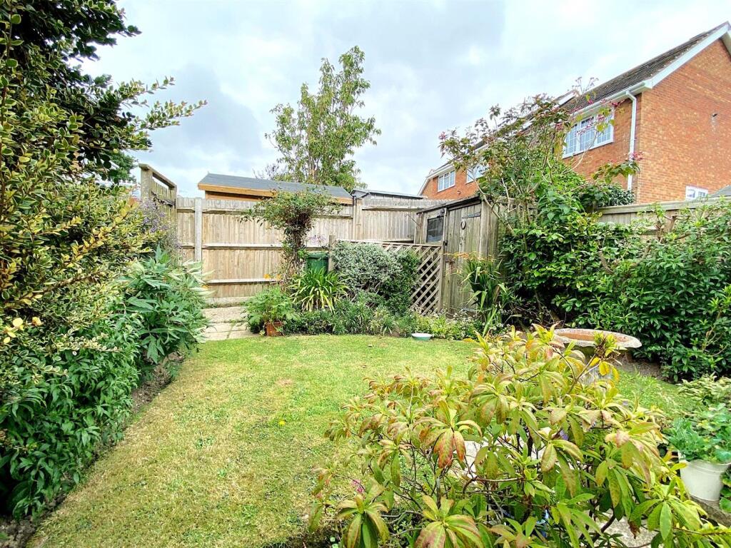 60 Links Drive - Garden.jpg
