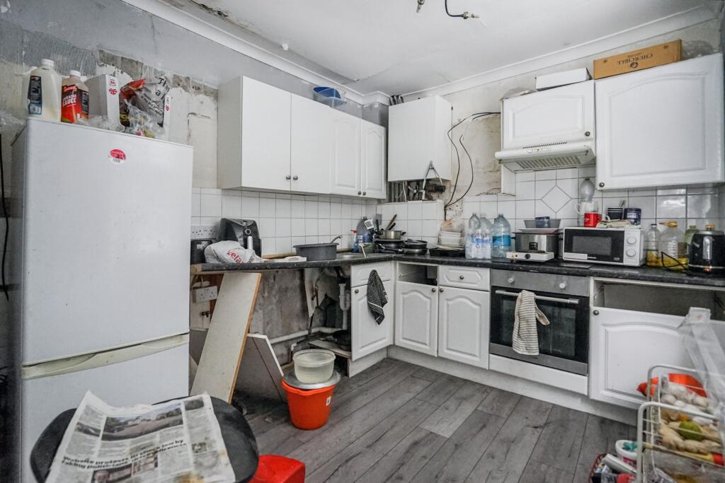 2 East Street, Chatham, Kent, ME4 5NJ