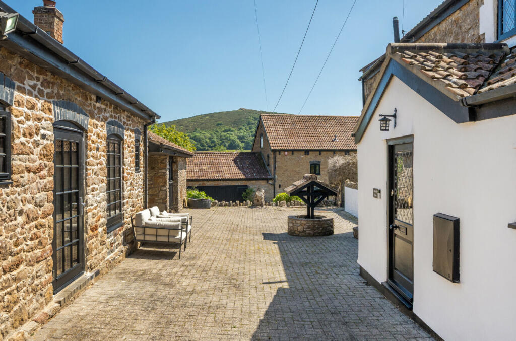 1281793-10-68272e...