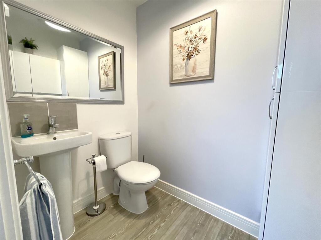 GROUND FLOOR CLOAK ROOM