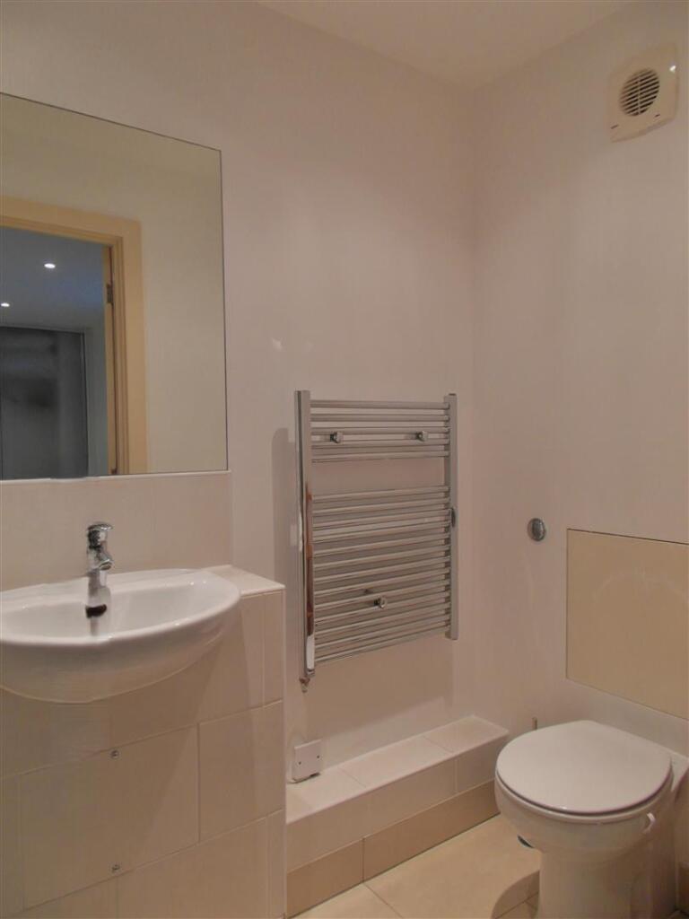 Marketing - Bedroom 1 Ensuite.JPG