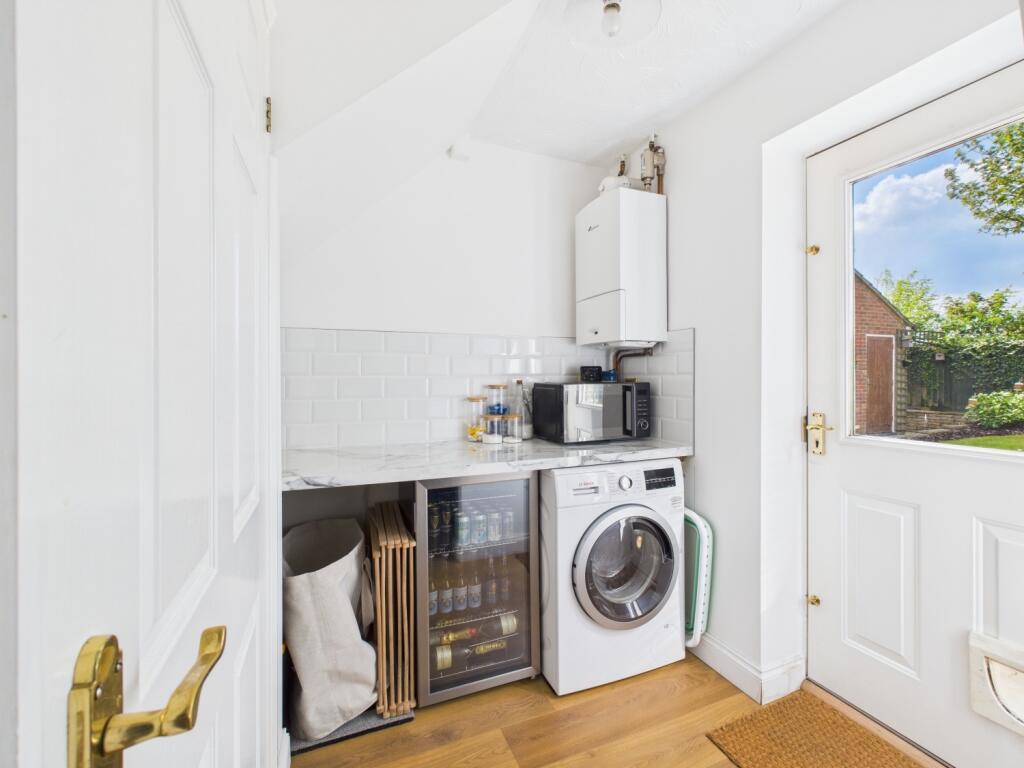 9. CAM04922G0-PR0014-STILL006