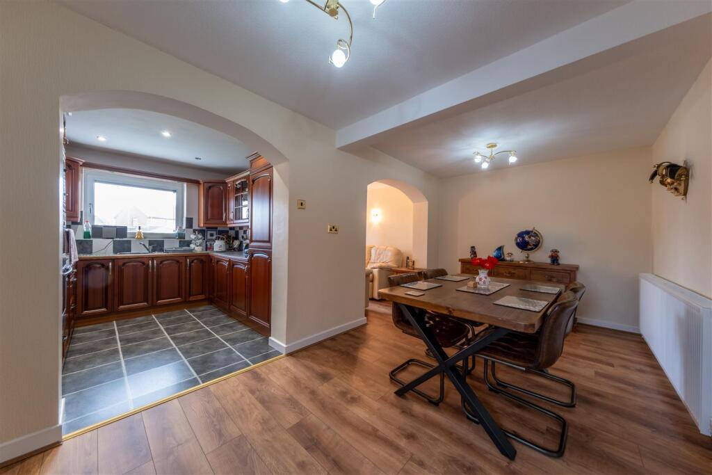 4 Meadow Lane-001.jpg