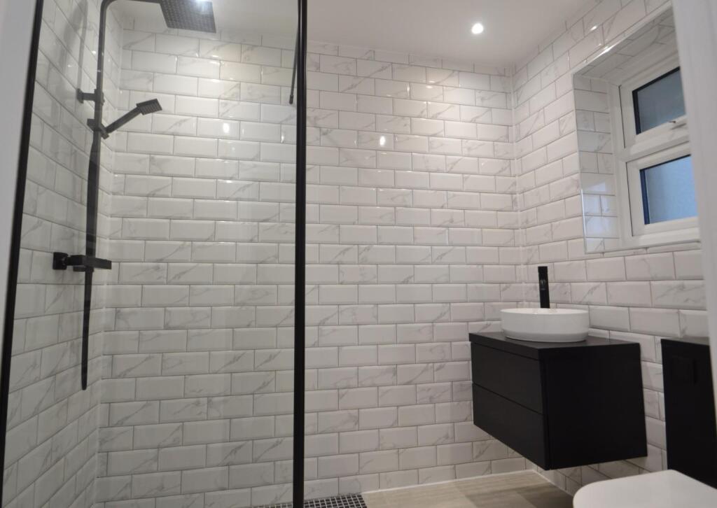 Wet Room.JPG