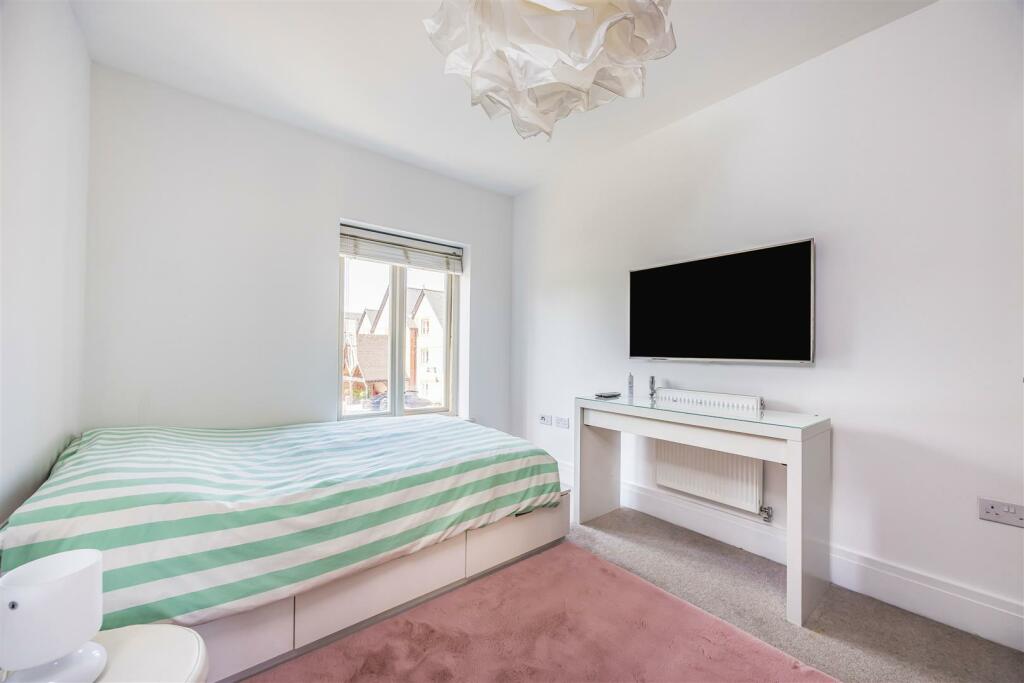 2 Charlotte Avenue, Chichester-Small-PorticoMarket