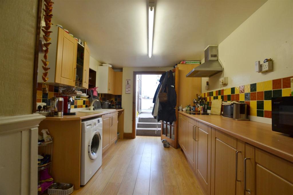 kitchen (2).jpg