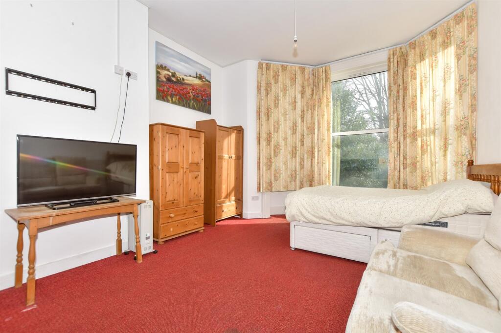 Lounge/ Bedroom/ Kitchen