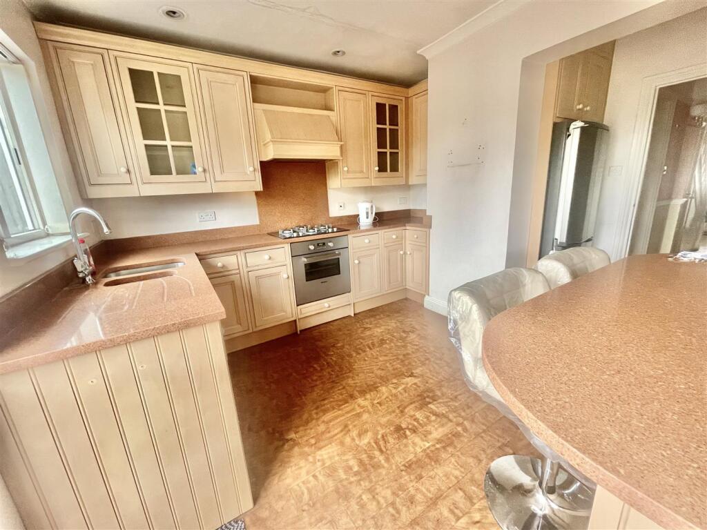 kitchen 2.jpg