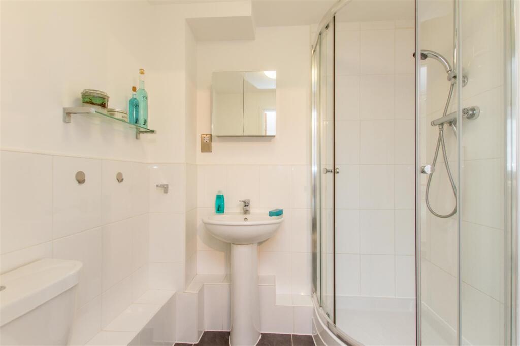 4 SV - Pic Bath 16.jpg