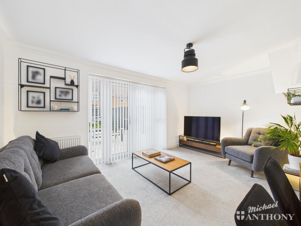 CAM02773G0-PR0384-STILL022