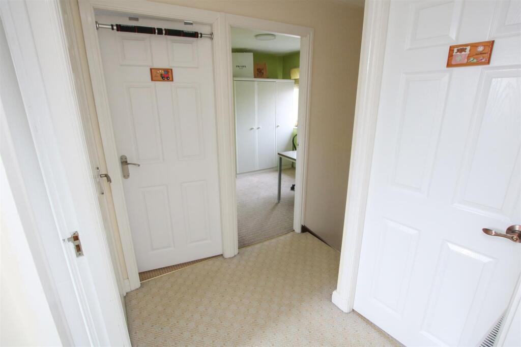 FIRST FLOOR LANDING
