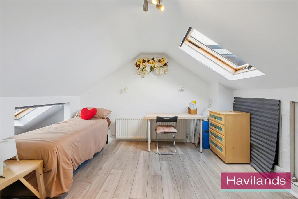 39 Laburnum Grove N21 3HT-7.jpg