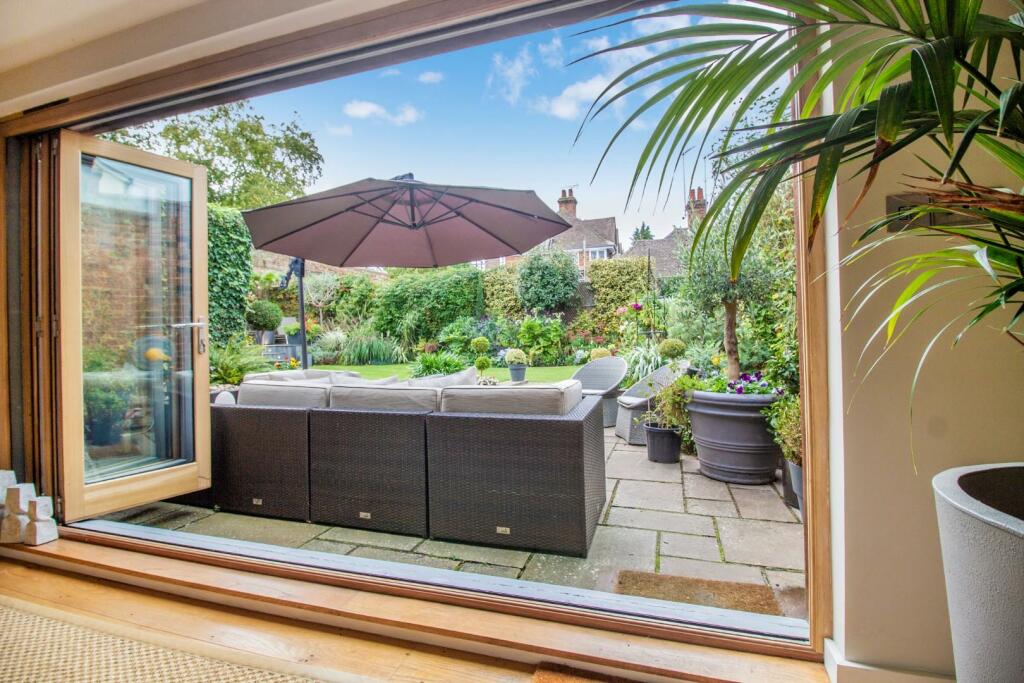 48 College Street [View through bi-fold doors] 02.