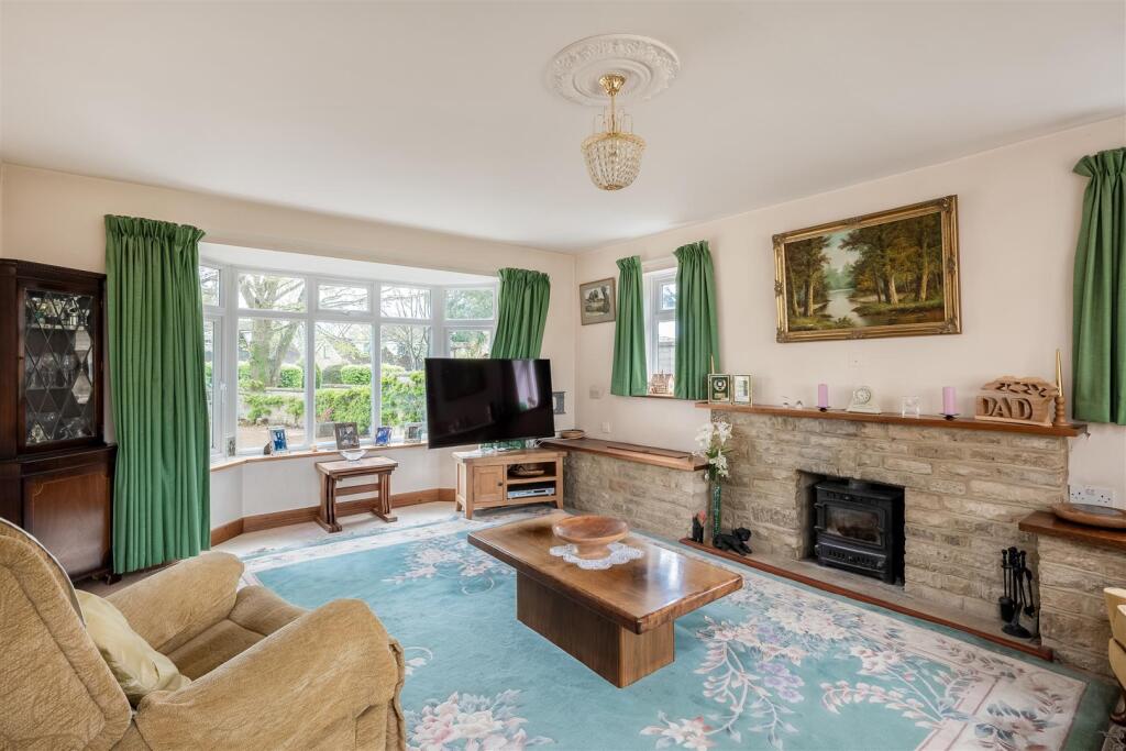 19 Ditchley Road-5.jpg