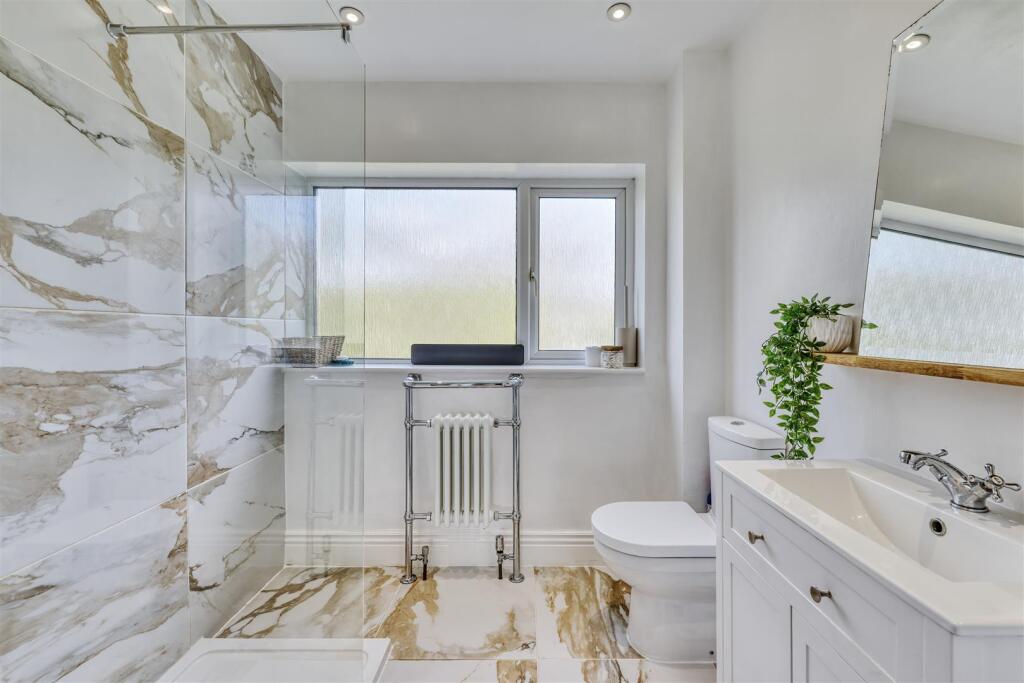 21-1 Mauntley Avenue