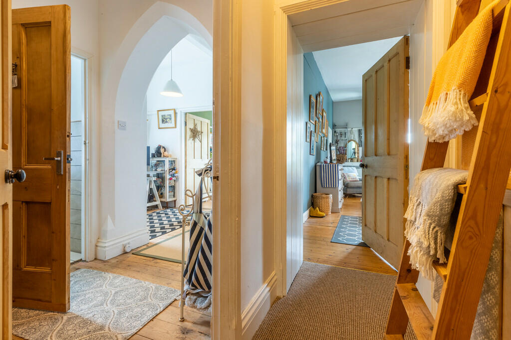 First Floor landi...