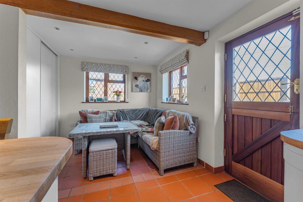 Kitchen / Dining Area