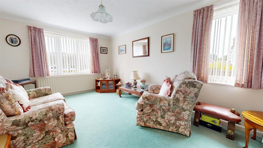 LIVING ROOM.jpg