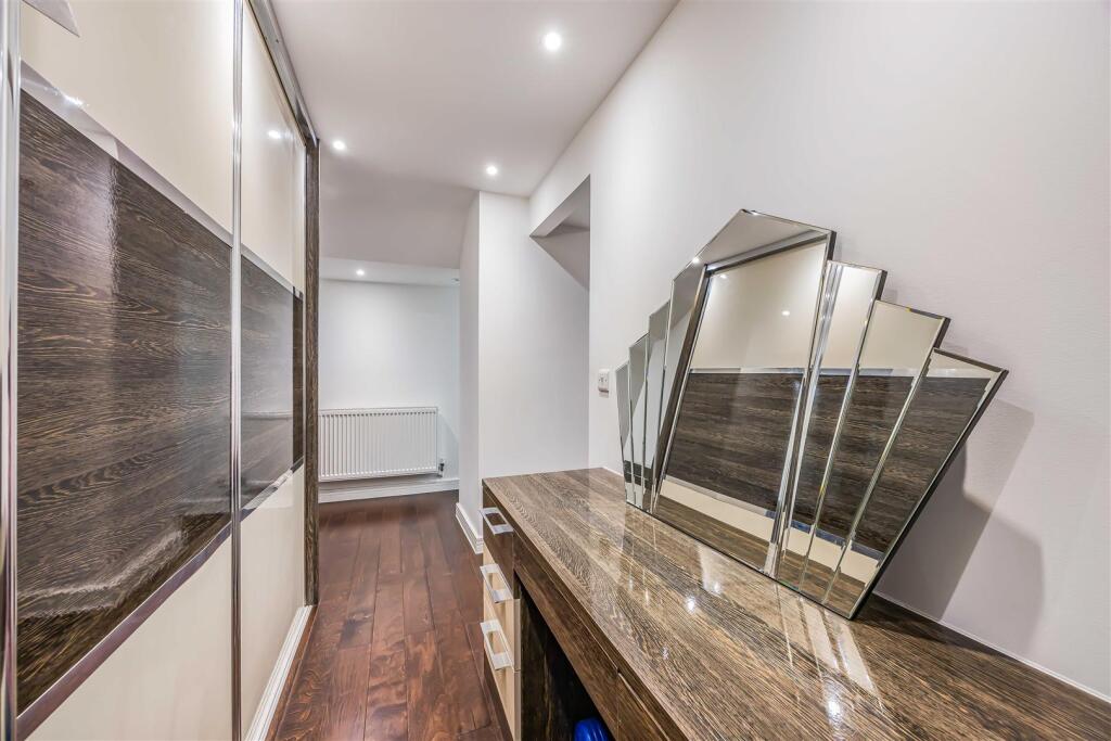 Apartment B, Clearwater Apartments, South Parade, 