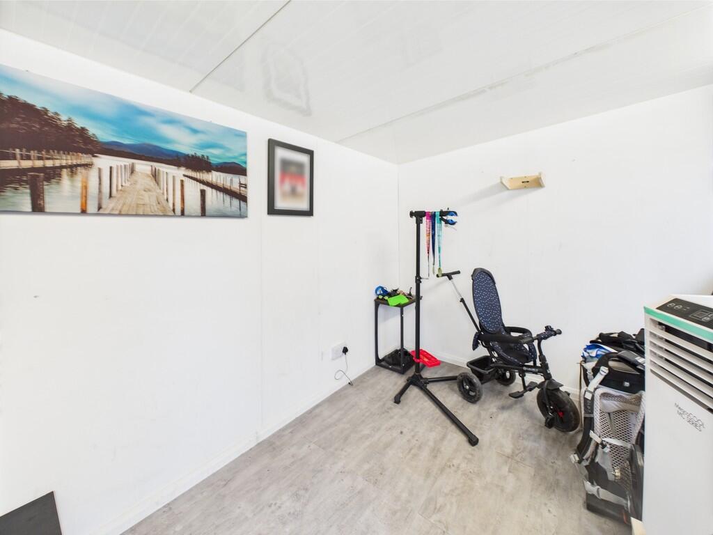 CAM02854G0-PR0385...