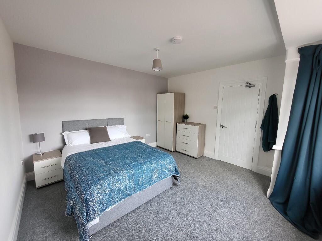 Room 1 @ £760pcm