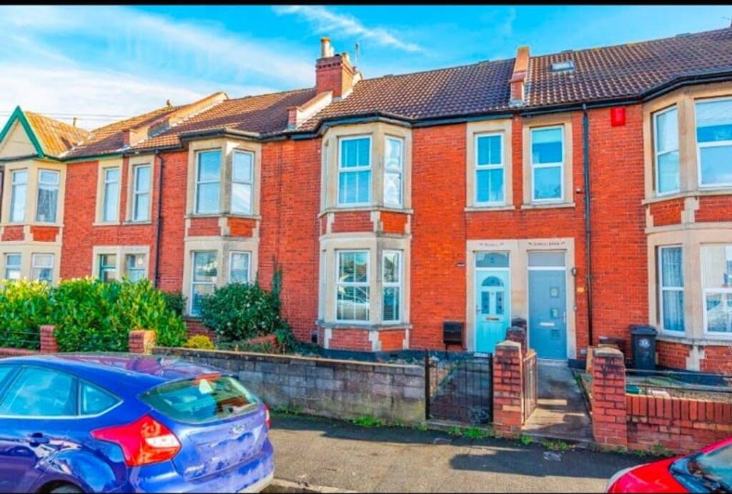 The front view of a well-maintained red brick p...
